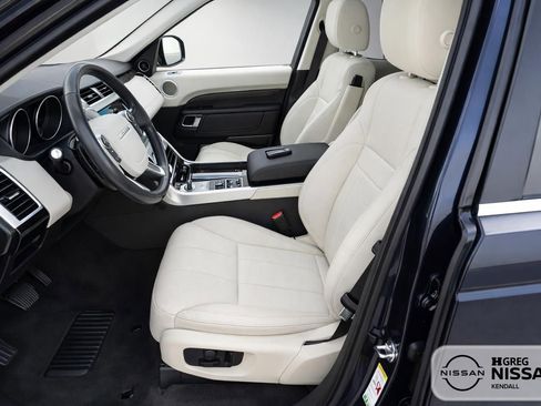 Used 2017 Land Rover Discovery HSE AWD/4WD image 6