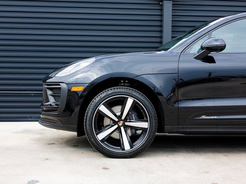 Certified 2026 Porsche Macan AWD/4WD image 11