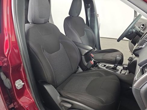 Used 2019 Jeep Cherokee Latitude w/ Popular Appearance Group image 21