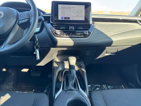 Used 2025 Toyota Corolla LE image 18