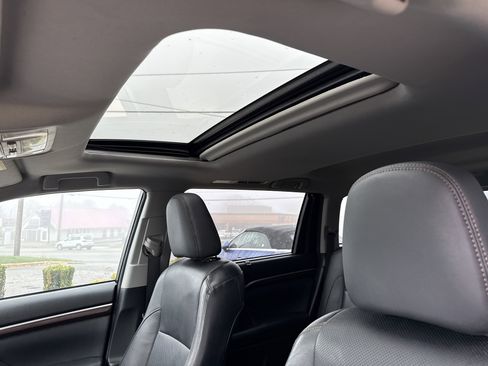 Used 2014 Toyota Highlander Limited image 28