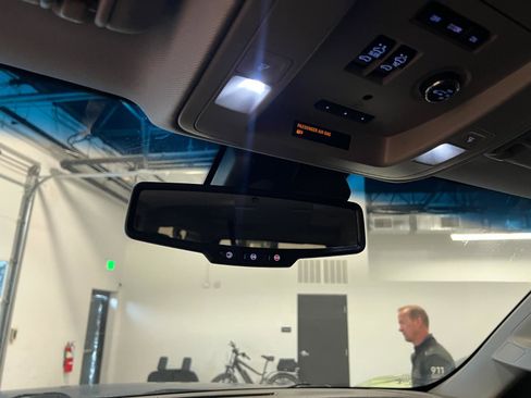 Used 2015 Chevrolet Suburban LTZ AWD/4WD image 23