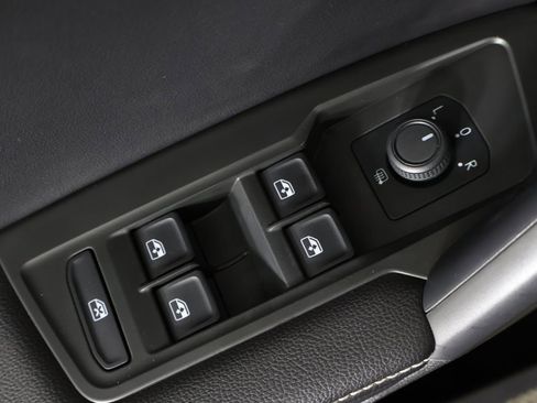 Used 2024 Volkswagen Tiguan S AWD/4WD image 35