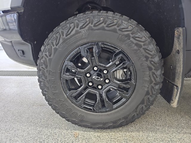 Used 2025 Chevrolet Silverado 1500 ZR2 w/ Technology Package AWD/4WD image 25