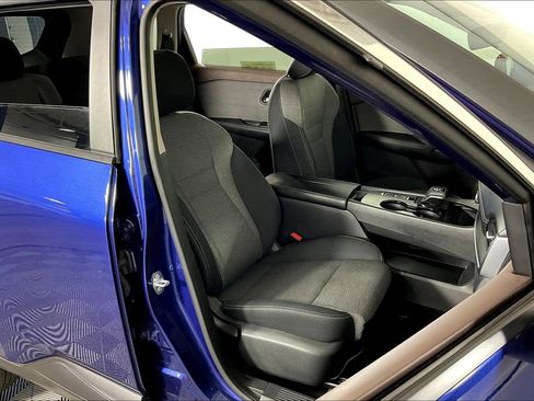 Used 2023 Nissan Rogue SV image 10