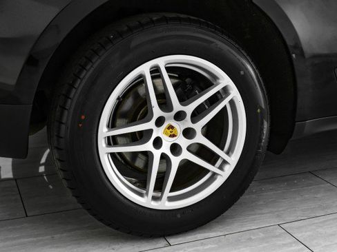 Used 2021 Porsche Macan image 42