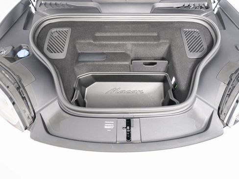 New 2025 Porsche Macan 4 Electric image 19