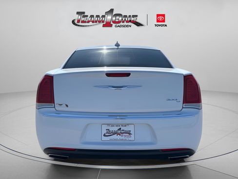 Used 2017 Chrysler 300 C image 7