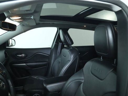 Used 2019 Jeep Cherokee Limited image 20