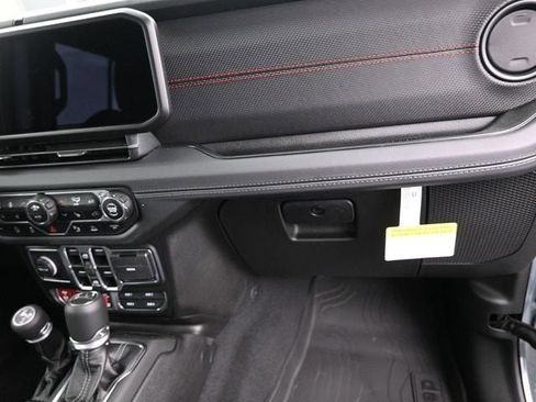 New 2025 Jeep Gladiator Rubicon AWD/4WD image 22