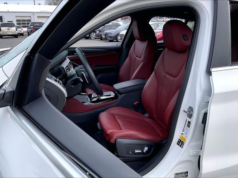 Used 2023 BMW X4 xDrive30i w/ Premium Package image 8