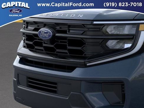 New 2025 Ford Expedition Active image 17