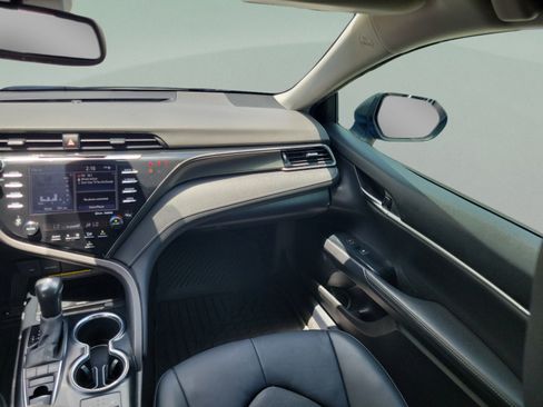 Used 2020 Toyota Camry XSE FWD image 7