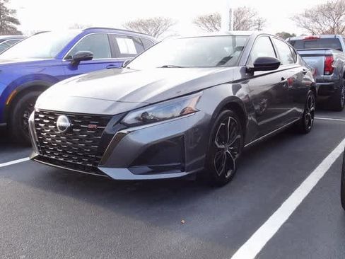 Used 2023 Nissan Altima 2.5 SR image 1