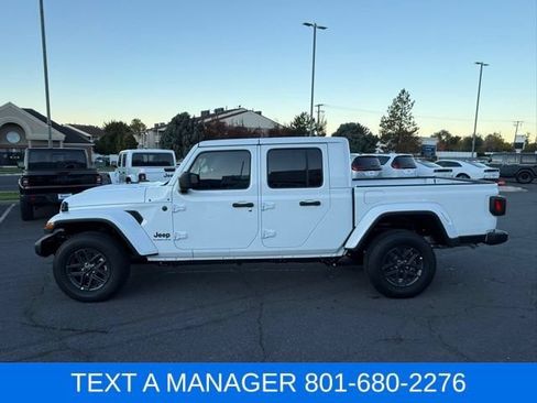 Used 2025 Jeep Gladiator Sport AWD/4WD image 9