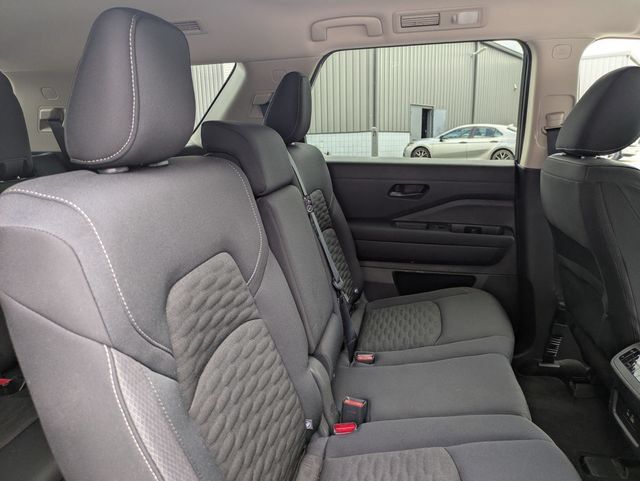 Used 2025 Nissan Pathfinder SV AWD/4WD image 34