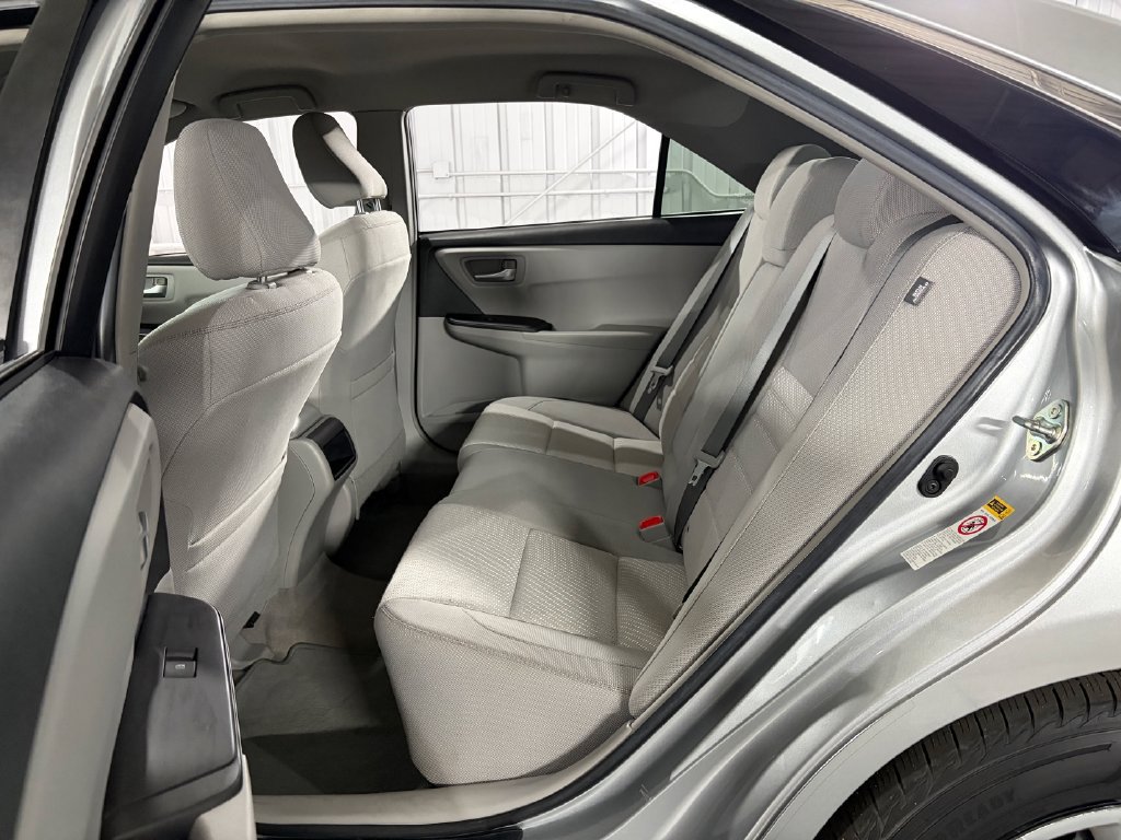 Used 2016 Toyota Camry LE FWD image 33