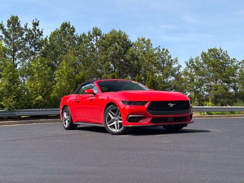 Used 2025 Ford Mustang Convertible RWD image 2