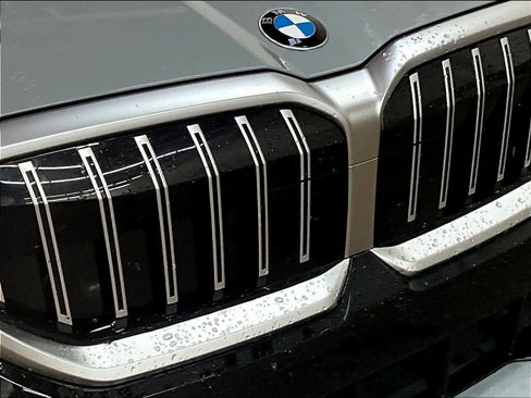 Used 2026 BMW 530i w/ M Sport Package RWD image 32