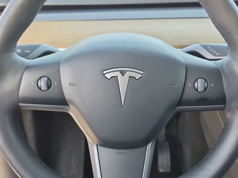 Used 2023 Tesla Model Y Long Range AWD/4WD image 24
