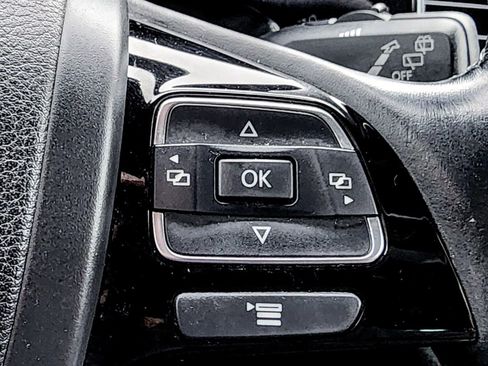 Used 2014 Volkswagen Touareg VR6 image 24