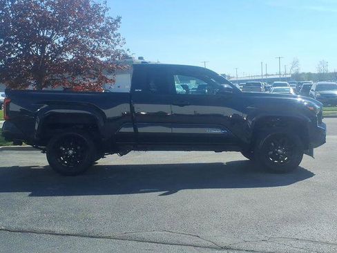 Certified 2025 Toyota Tacoma SR5 AWD/4WD image 21