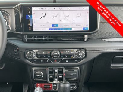 New 2025 Jeep Gladiator Mojave w/ Convenience Group