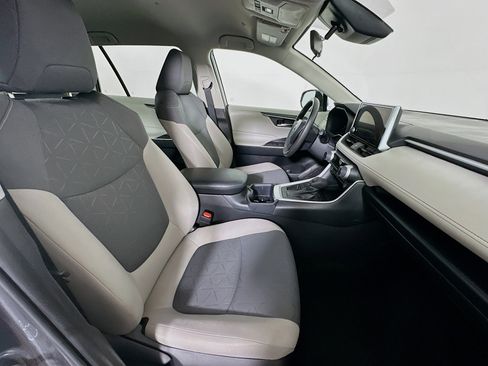 Used 2025 Toyota RAV4 XLE FWD image 29