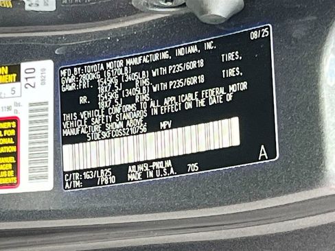 Used 2025 Toyota Sienna Platinum AWD/4WD image 35