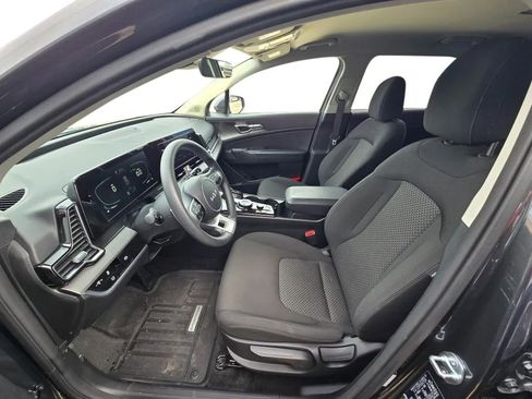 Used 2023 Kia Sportage LX image 11