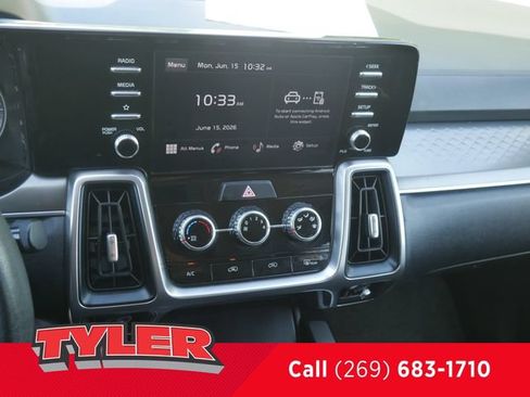 Used 2022 Kia Sorento LX AWD/4WD image 43