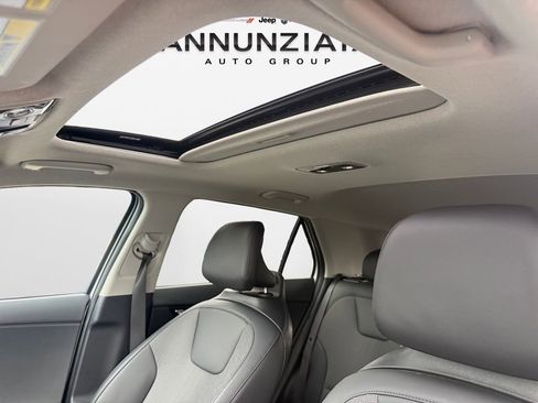 Certified 2025 Kia Niro EX Touring image 30