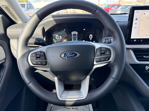 Used 2026 Ford Explorer Active w/ Active Comfort Package AWD/4WD image 17