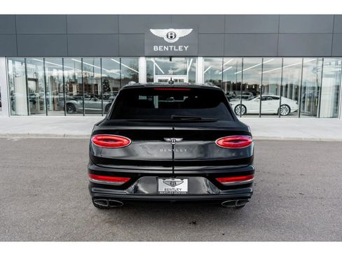 Used 2022 Bentley Bentayga image 11