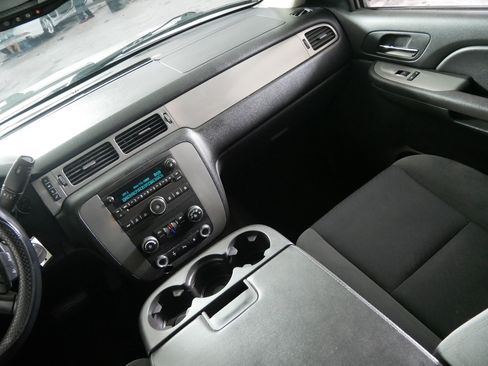 Used 2009 Chevrolet Avalanche LS w/ Convenience Package #1 AWD/4WD image 11
