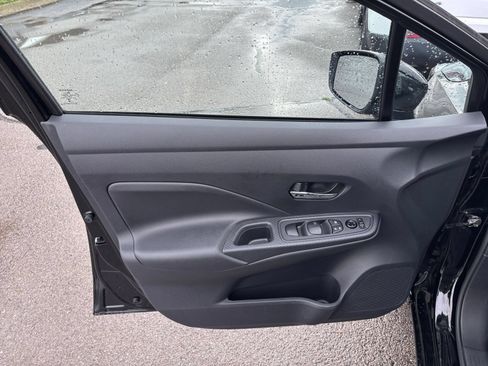 Used 2025 Nissan Versa SV FWD image 18