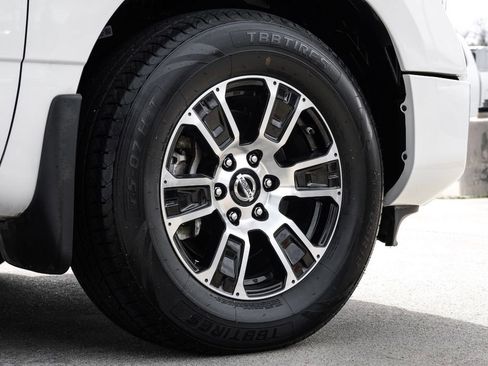 Used 2021 Nissan Titan SV image 55