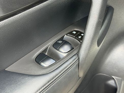 Used 2020 Nissan Rogue SV image 22