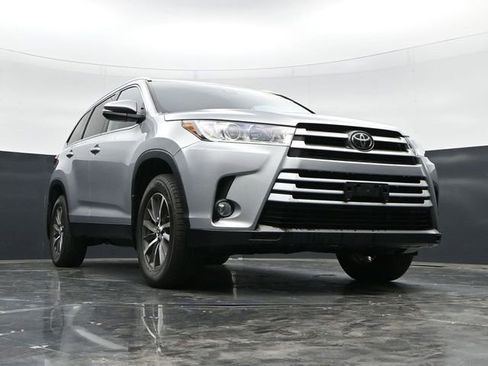 Used 2019 Toyota Highlander XLE AWD/4WD image 38