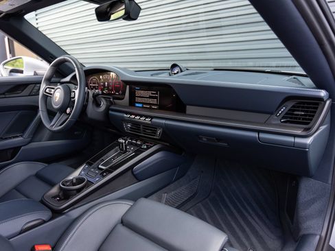 Certified 2025 Porsche 911 Targa 4 GTS AWD/4WD image 34