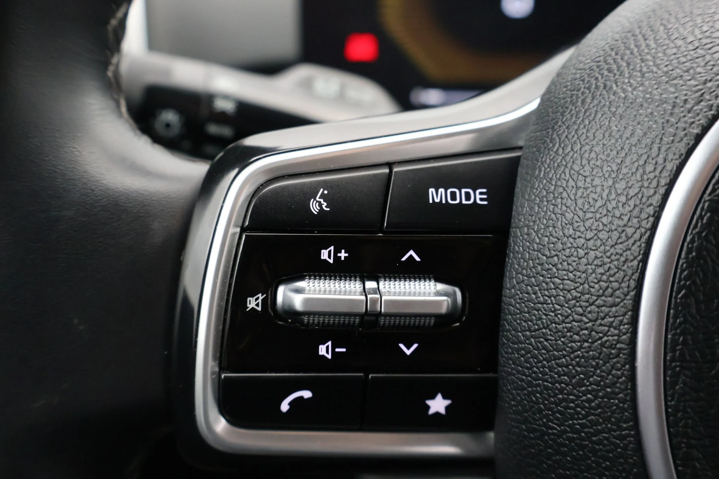 Used 2024 Kia Sorento S FWD image 21