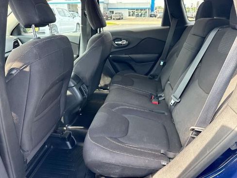 Used 2016 Jeep Cherokee Latitude AWD/4WD image 24