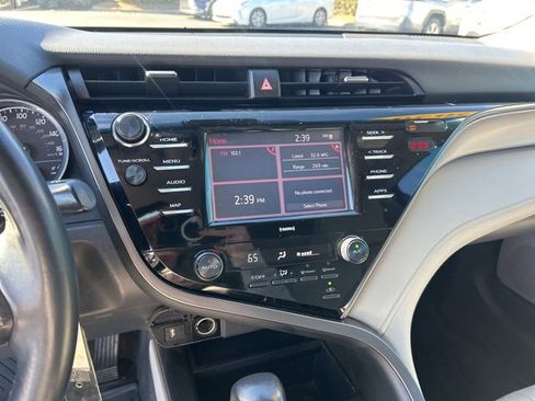 Used 2020 Toyota Camry SE image 21