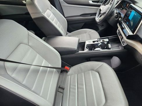 Used 2024 Volkswagen Atlas Cross Sport SEL R-Line image 19