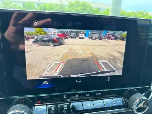 Used 2024 Chevrolet Colorado LT w/ LT Convenience Package RWD image 4