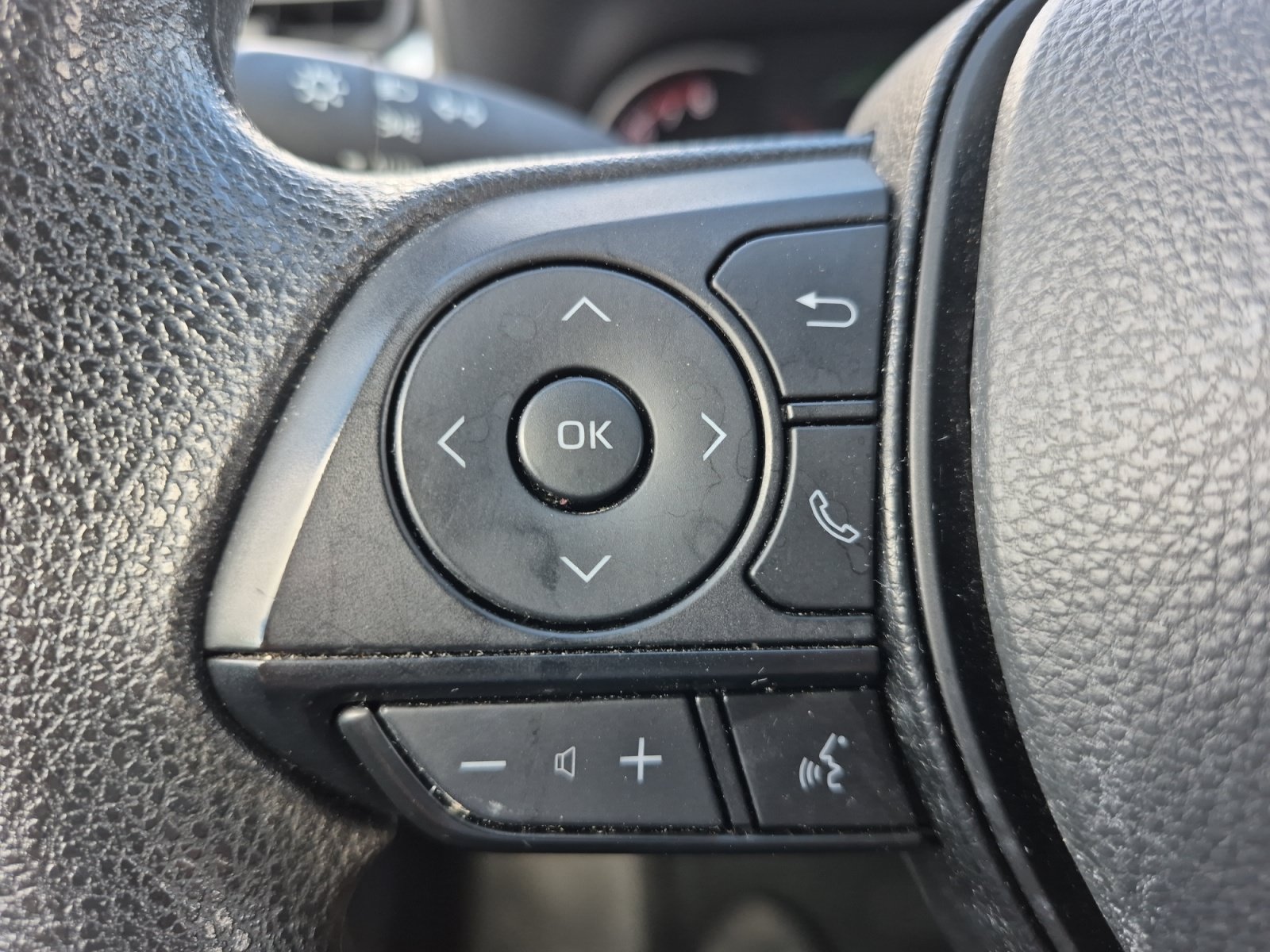 Used 2025 Toyota RAV4 XLE AWD/4WD image 11