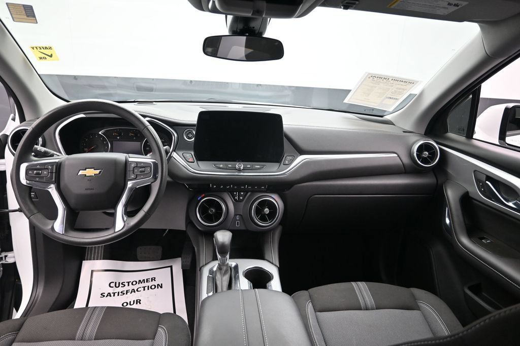 Used 2023 Chevrolet Blazer LT FWD image 17