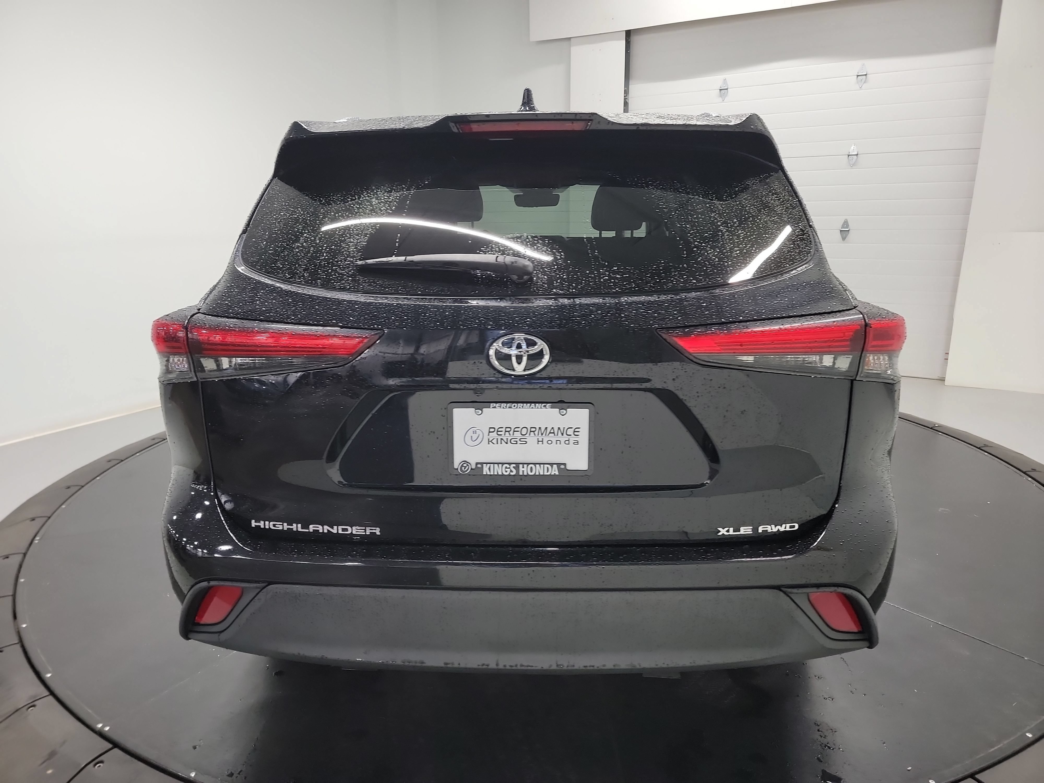 Used 2021 Toyota Highlander XLE AWD/4WD image 8