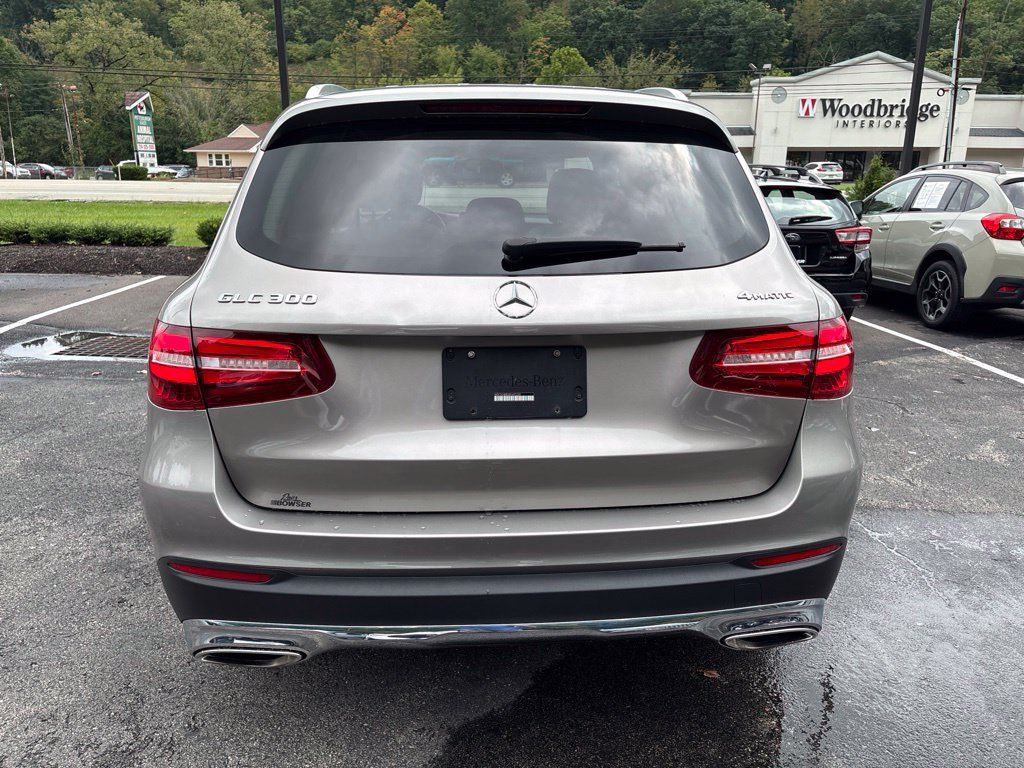 Used 2019 Mercedes-Benz GLC 300 4MATIC image 4