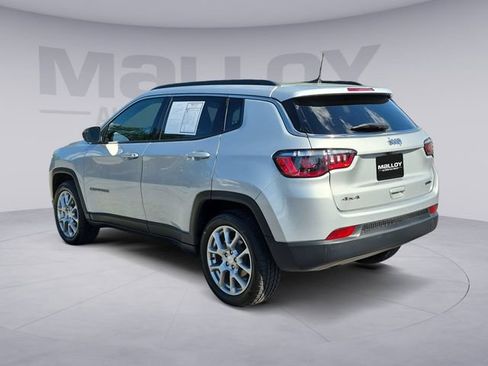 Used 2024 Jeep Compass Latitude w/ Sun and Sound Group AWD/4WD image 3
